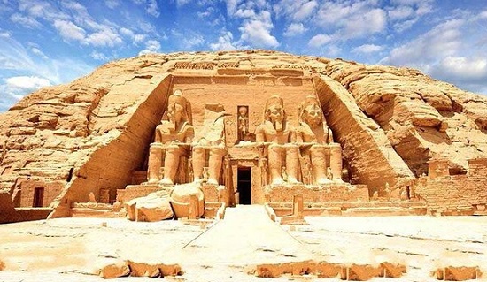 Fachada del Templo de Ramsés II en Abu Simbel