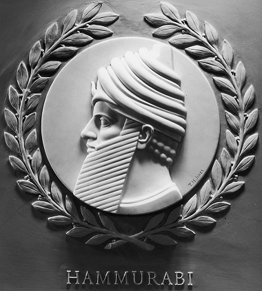 Medallón de mármol con el rostro de Hammurabi en el Capitolio de los Estados Unidos.