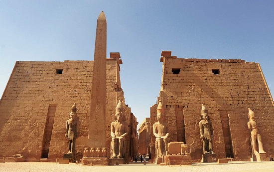 Fachada del Templo de Luxor en la Antigua Tebas