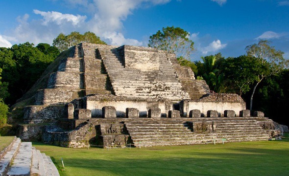Templo maya del dios Sol