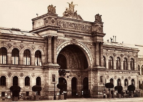 Fachada del Palacio de la Industria