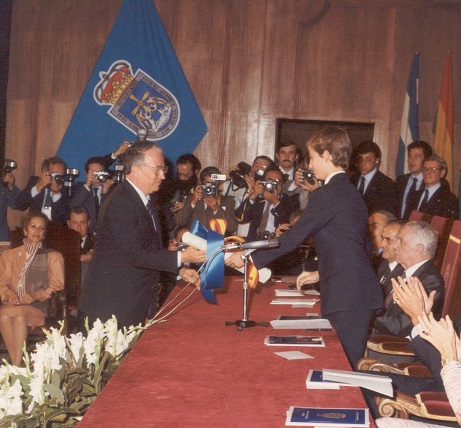 Belisario Betancur, premio Príncipe de Asturias,1983