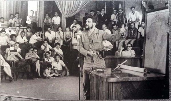 Che Guevara en el Ministerio de Industrias