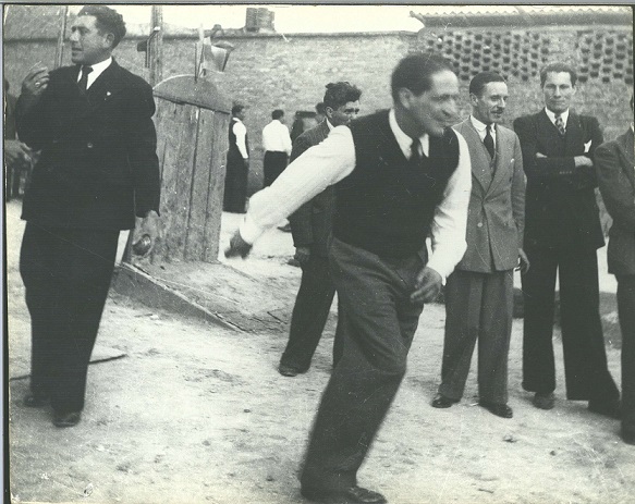 Jorge Eliécer Gaitán jugando tejo