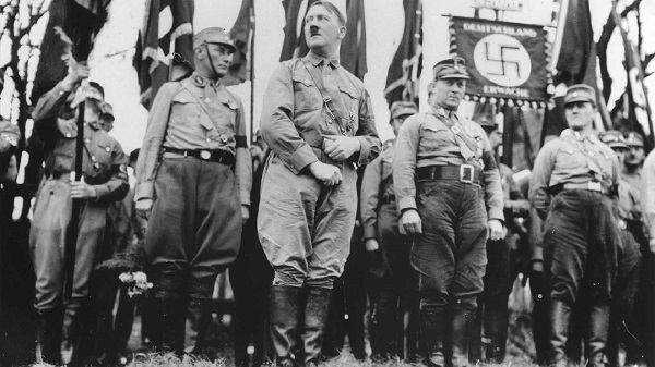 Adolf Hitler, en Nuremberg,1927. Adolf Hitler, en Nuremberg,1927.