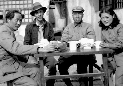 Mao Tse-Tung, Earl Leaf, Chou En-Lai y la primera esposa de Mao