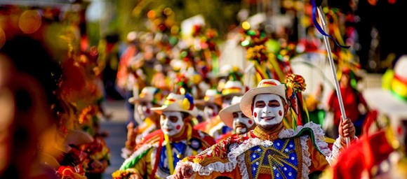 consecuencias de la globalización es la fundición de culturas regionales en una única cultura de masas