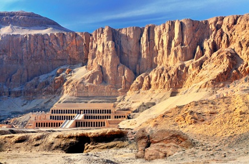 Vista actual de uno de los complejos funerarios en el Valle de los Reyes