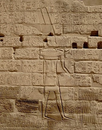 Sheshonq I sometiendo a los pueblos enemigos, representado en el templo de Amón en Karnak.