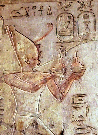 Relieve monstrando a Psamético I. Fundador y primer faraón de la dinastía saíta.