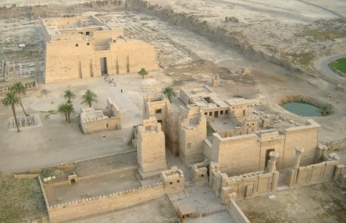 Templo de Amón en la antigua ciudad egipcia Medinet Habu