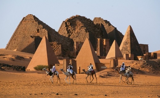 Pirámides nubias en Meroe