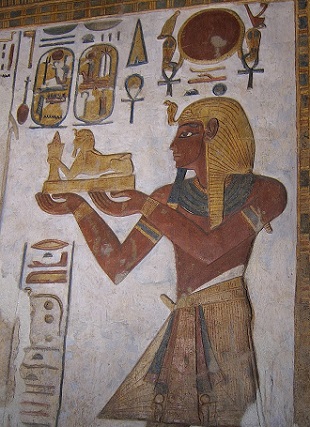 Ramsés III. Detalle de relieve del Santuario del Templo de Khonsu.