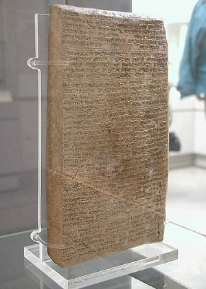 Tablilla de escritura cuneiforme con una carta de Tushratta a Amenhotep III