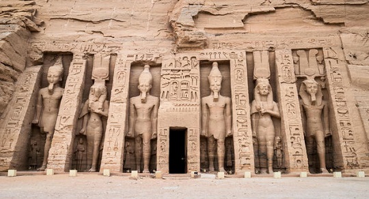 Fachada del Templo Menor de Nefertari Fachada del Templo Menor de Nefertari
