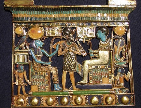 Tutankamón ofrendando a el dios Ptah y la diosa Sejmet