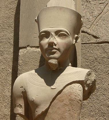 Estatua de Tutankamón en Karnak
