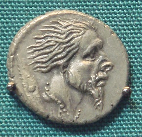 denario de plata romano con la cabeza de un galo cautivo