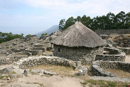 Reconstrucción de una vivienda en un poblado celta de Galicia España