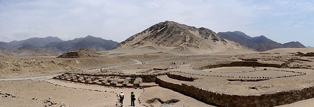 Panorama de las ruinas de la ciudad de Caral