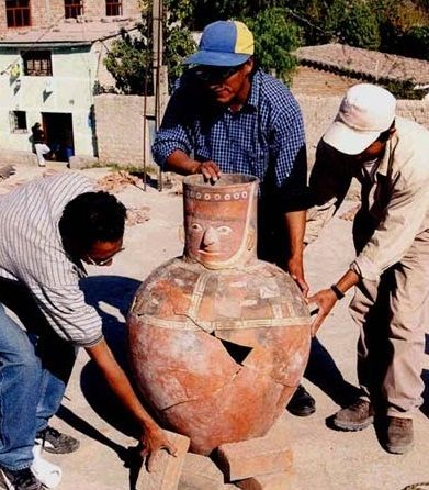 Cántaro gigante de la cultura huari