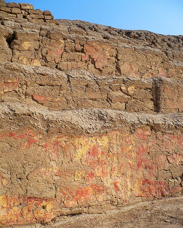 Muros del Templo pintado de Pachacamac.