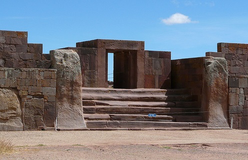 Puerta y escalinata del templo Kalasasaya