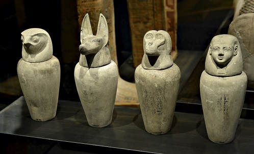 Vasos de cerámica, de unos 30 cm de alto, que se encuentran mayoritariamente en las tumbas tebanas