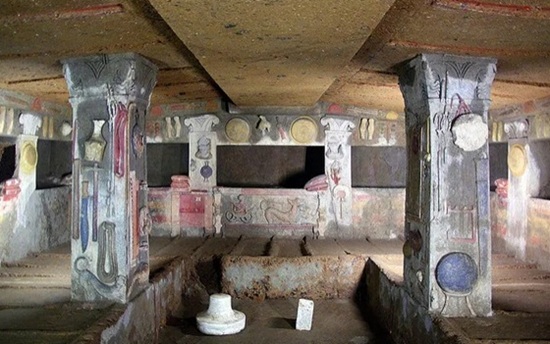Tumba de los relieves en la necrópolis de Cerveteri Tumba de los relieves en la necrópolis de Cerveteri