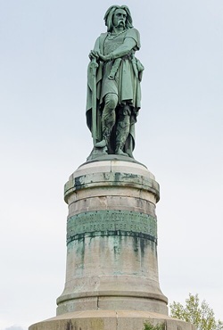Estatua de líder galo Vercingetórix