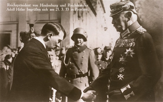 Adolf Hitler y Paul von Hindenburg