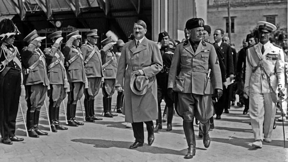 El 22 de mayo de 1939 se firmó el Pacto de Acero entre la Alemania nazi de Hitler y la Italia fascista de Mussolini. 