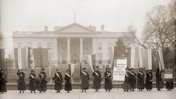 Sufragistas frente a la Casa Blanca