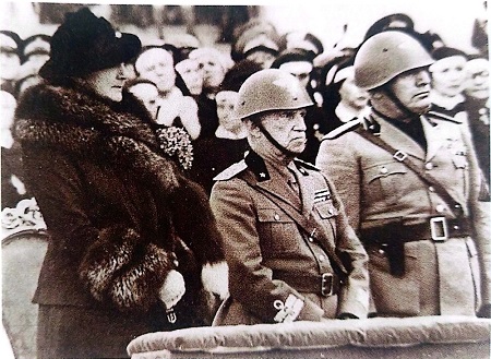 Benito Mussolini, el rey de Italia Víctor Manuel III 
