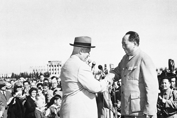Mao Zedong recibe a su homólogo soviético Nikita Kruschev 