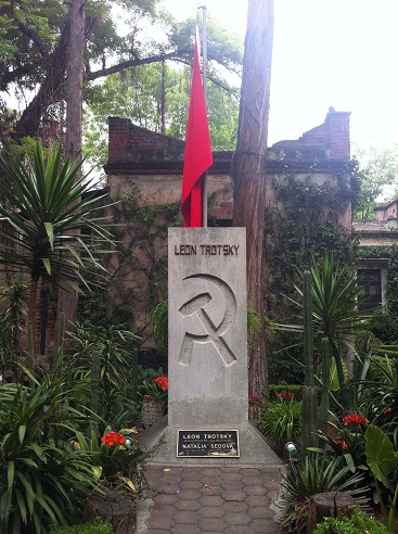 Tumba en El Museo Casa de León Trotsky