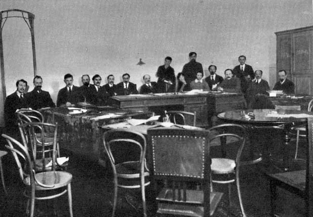 Lenin en el Smolny durante una reunión del Consejo de Comisarios del Pueblo