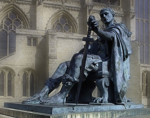 Estatua de Constantino en York, ciudad donde fue proclamado emperador.