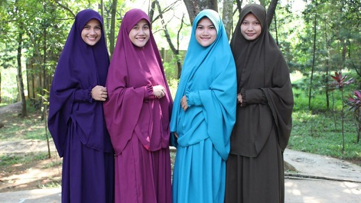 Niñas con khimar