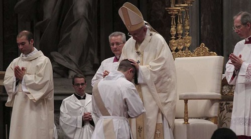 El celibato sacerdotal es una dedicación total de la persona al servicio de Dios y de la comunidad