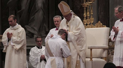 El celibato sacerdotal es una dedicación total de la persona al servicio de Dios y de la comunidad