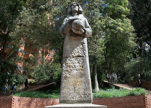 Estatua de Nicolás Copérnico en Bogotá D.C.