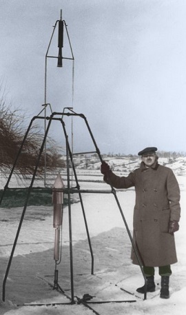 Robert Goddard. 1926.