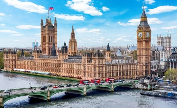 El palacio de Westminster, sede del Parlamento inglés. El palacio de Westminster, sede del Parlamento inglés.