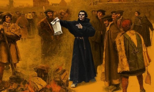 Lutero promovía la quema de indulgencias