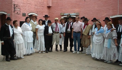 El paisanaje es el conjunto de paisanos o gentes que habitan o proceden de un mismo lugar.