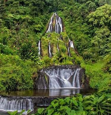 Cascada Santa Helena en el departamento de Risaralda, Colombia.