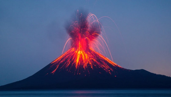 Volcán Krakatoa en Indonesia