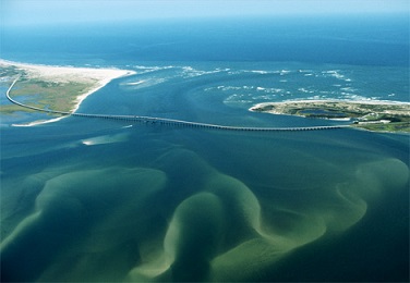 Puente entre dos islas de la Micronesia 