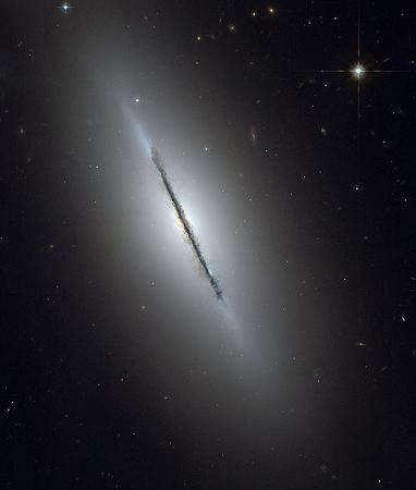 Galaxia lenticular NGC 5866
